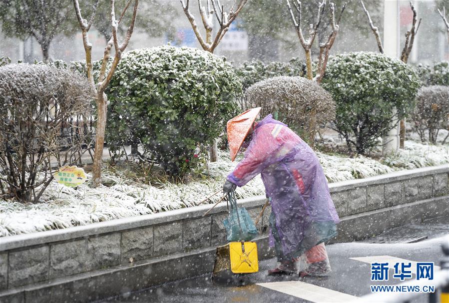 （新华全媒头条·图文互动）（31）风雨无阻向前进——写在全国疫情防控阻击战取得重大战略成果之际